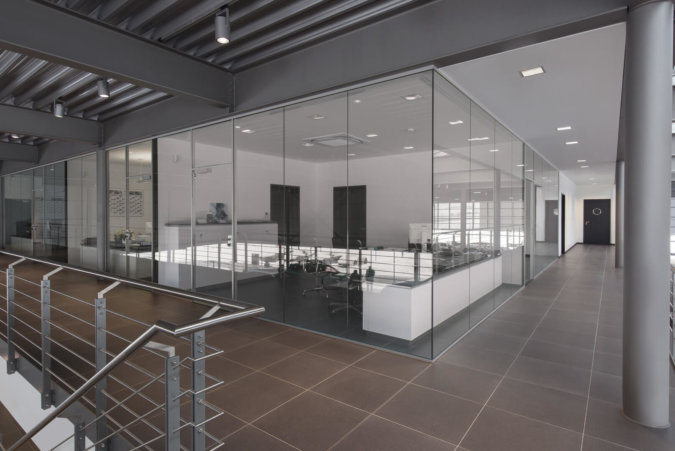 Maler-Breunig-Porschezentrum-Glasbuero-oben