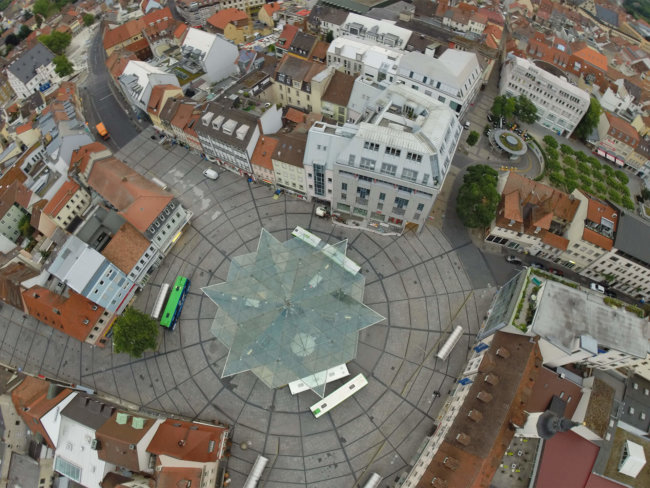 Bushaltestelle-Drohnenaufnahme